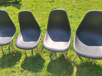Stoelen beschikbaar voor biedingen