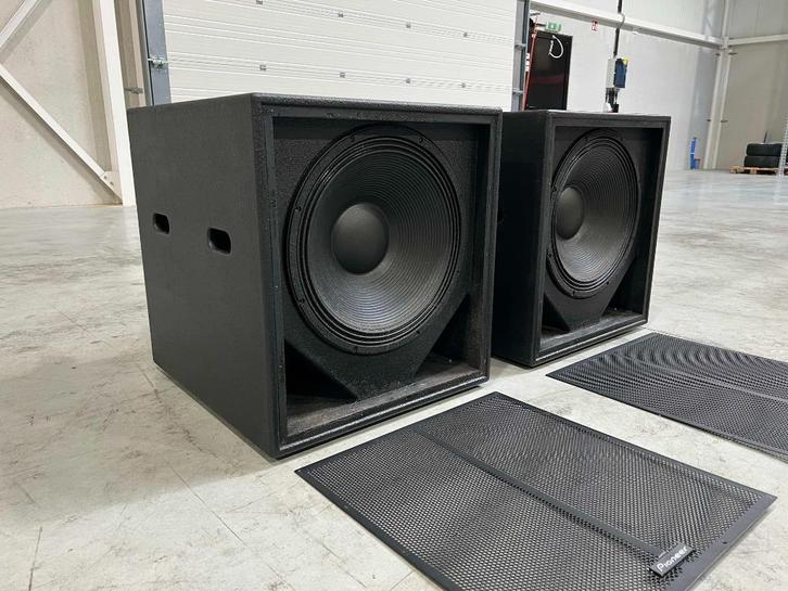 2x Pioneer XY-118S 18" sub incl. wheels with brakes, Audio, Tv en Foto, Luidsprekerboxen, Gebruikt, Subwoofer, 120 watt of meer