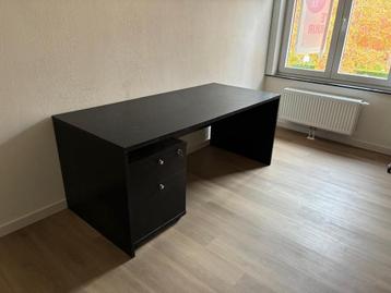 complete bureau met kasten beschikbaar voor biedingen