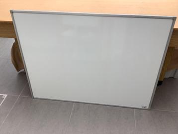 Magnetisch whiteboard beschikbaar voor biedingen