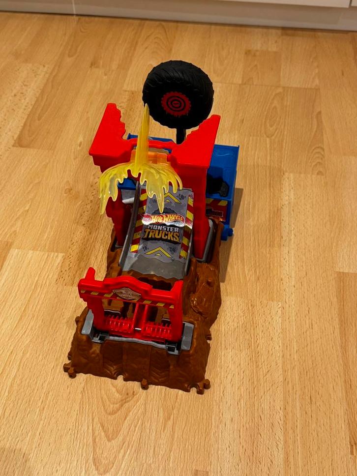 Hotwheels Monstertruck arena Fire Crash, Enfants & Bébés, Jouets | Circuits, Comme neuf, Pièces, Manuelle, Hot Wheels, Enlèvement