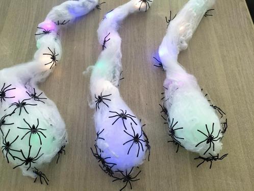 3x Halloween lichtgevende spinnenwebben met spinnetjes, Hobby & Loisirs créatifs, Articles de fête, Comme neuf, Enlèvement ou Envoi