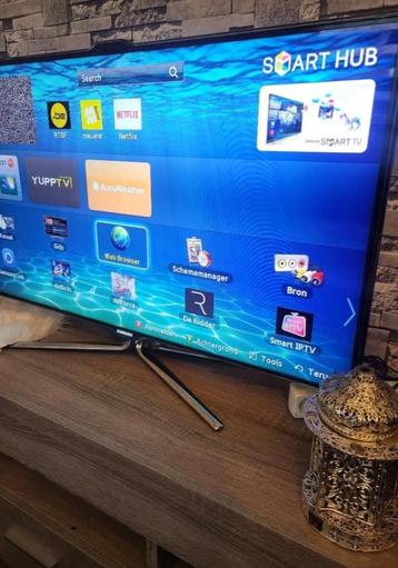 Smart tv met tv meubel beschikbaar voor biedingen