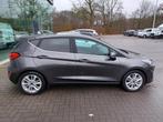 Ford Fiesta 15.000 km - Titanium - Parkeersensor Achter, Auto's, Voorwielaandrijving, Stof, Gebruikt, 580 kg