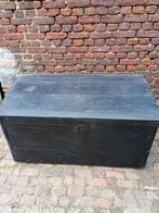 grote antieke zwarte kist op voetjes, 100 à 150 cm, Enlèvement, Utilisé, 50 à 75 cm
