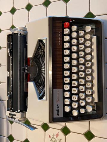 Vintage schrijfmachine  beschikbaar voor biedingen
