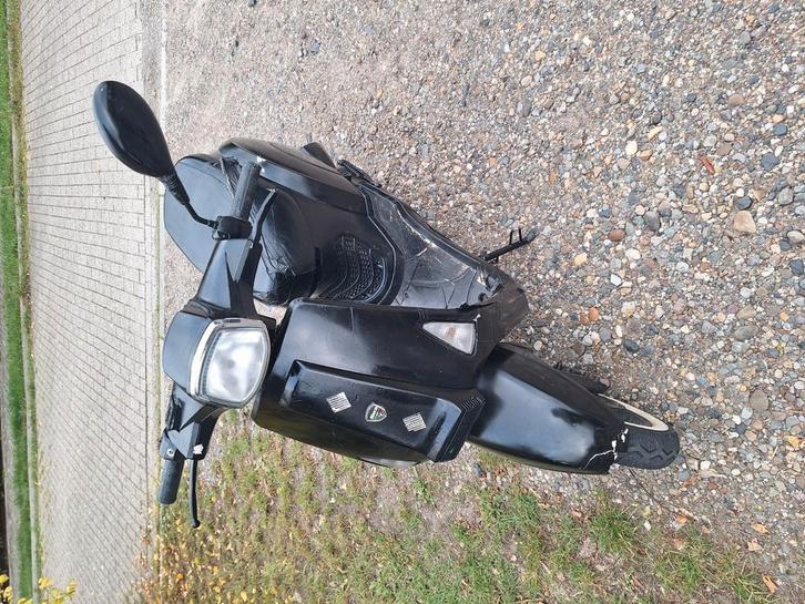 Neco lola start en rijd papieren ok B klasse 4takt 50cc, Fietsen en Brommers, Brommers | Peugeot, Zo goed als nieuw, Ophalen of Verzenden