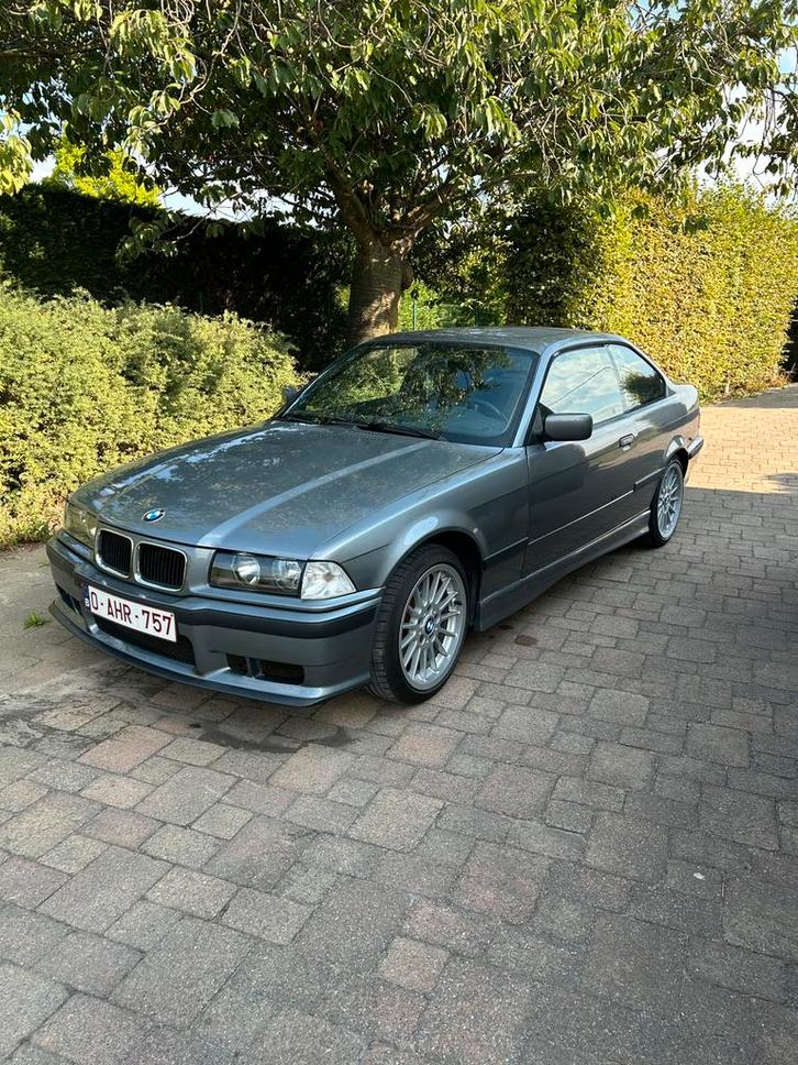 Bmw e36 318is 1992 gekeurd, Autos, BMW, Particulier, Série 3, Essence, Coupé, Boîte manuelle, Argent ou Gris, Noir, Propulsion arrière