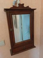 Antieken hangkastje, Enlèvement