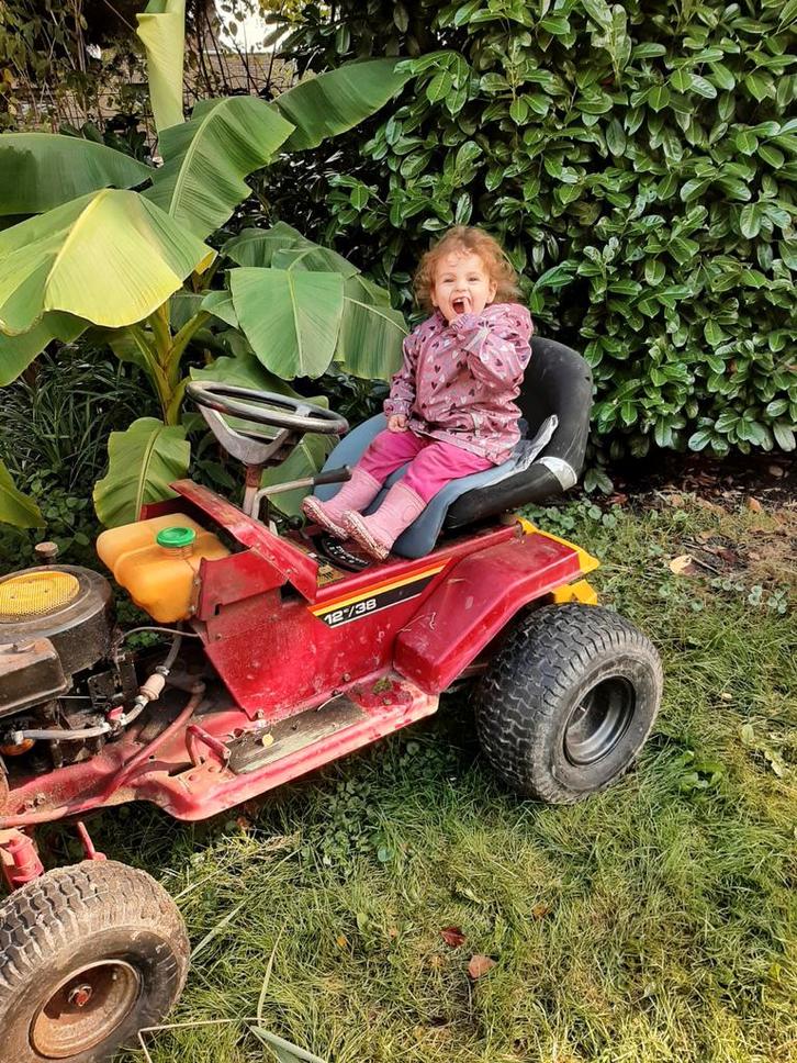 2 OUDE ZITMAAIERS TE KOOP., Tuin en Terras, Zitmaaiers, Ophalen