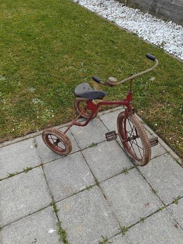 Antieke driewieler fiets  beschikbaar voor biedingen
