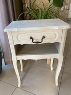 Petit meuble d'appoint relooké patiné en blanc avec tiroir, Ophalen
