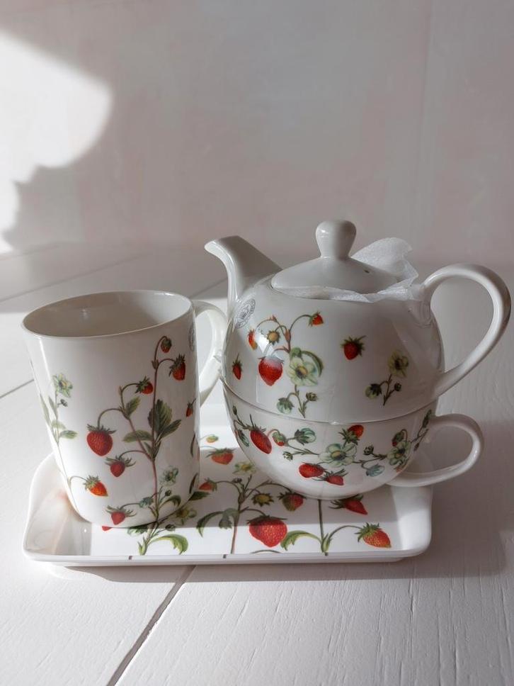 Thee set: Royal Botanic Gardens, Kew “Strawberry Fayre”, Huis en Inrichting, Keuken | Servies, Zo goed als nieuw, Ophalen of Verzenden