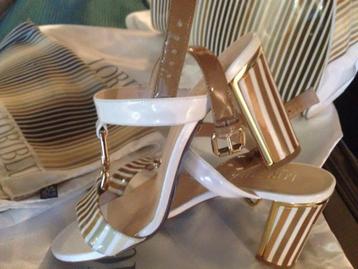 Heel mooie en makkelijke schoenen van het merk LORIBLU beschikbaar voor biedingen