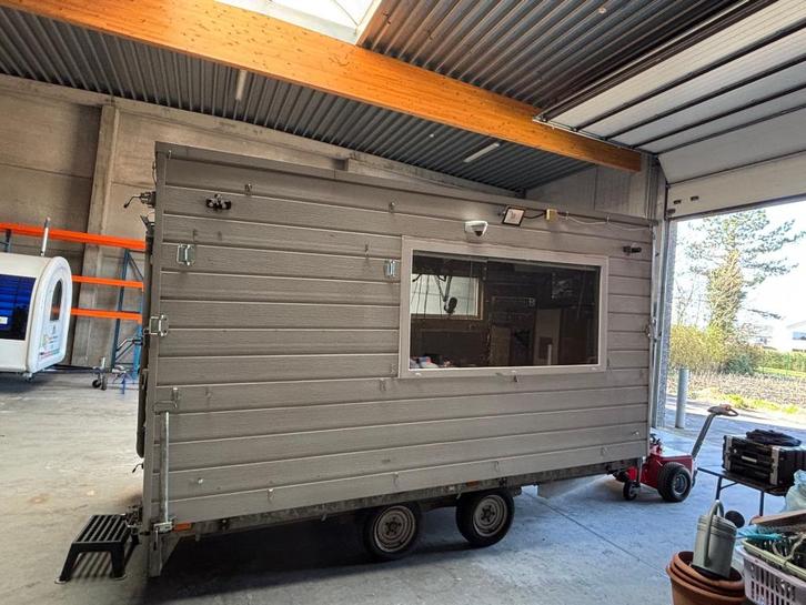 mobiele bouwkeet-werfkeet-bureel met AIRCO en cameras, Doe-het-zelf en Bouw, Bouwketen en Schaftketen, Gebruikt, Ophalen