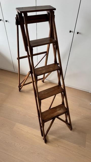 Vintage houten trapje  beschikbaar voor biedingen