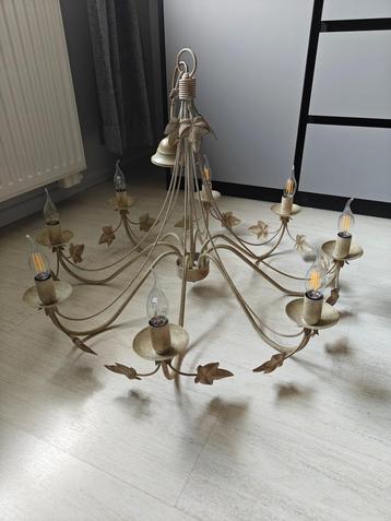 Plafond verlichting beschikbaar voor biedingen
