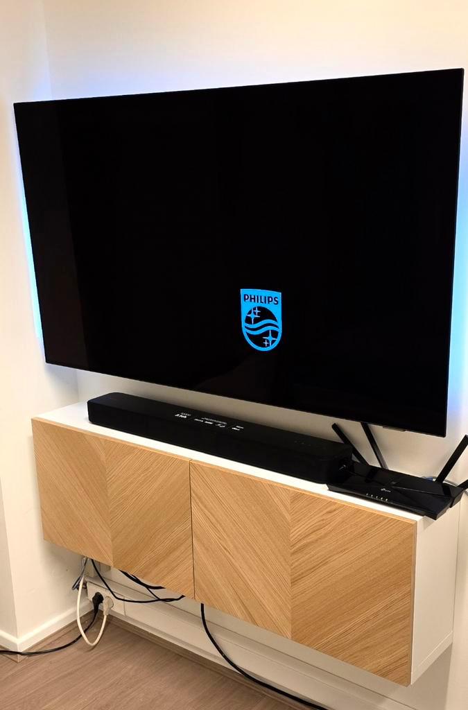 Meuble TV IKEA BESTÅ blanc suspendu + portes Hedeviken chêne, Huis en Inrichting, Kasten |Televisiemeubels, Zo goed als nieuw