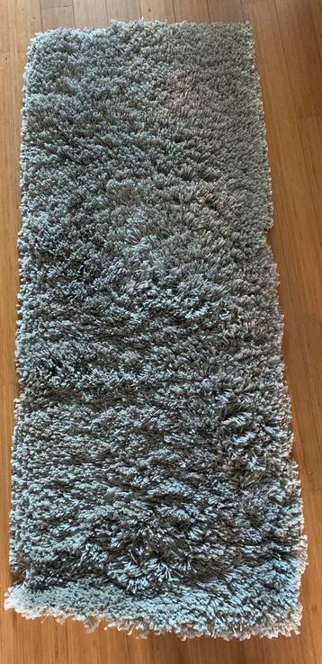 Tapis gris longs poils (3 disponibles) disponible aux enchères