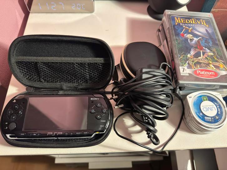 PSP 2004 zwart, Games en Spelcomputers, Spelcomputers | Sony PSP, Zo goed als nieuw, PSP, Zwart, Ophalen