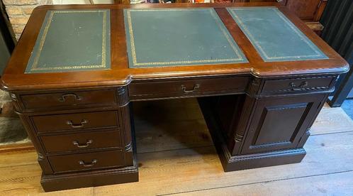 Bureau 6 laden en 1 deurtje, blad is met groen lederen inleg, Huis en Inrichting, Bureaus, Bureau, Ophalen