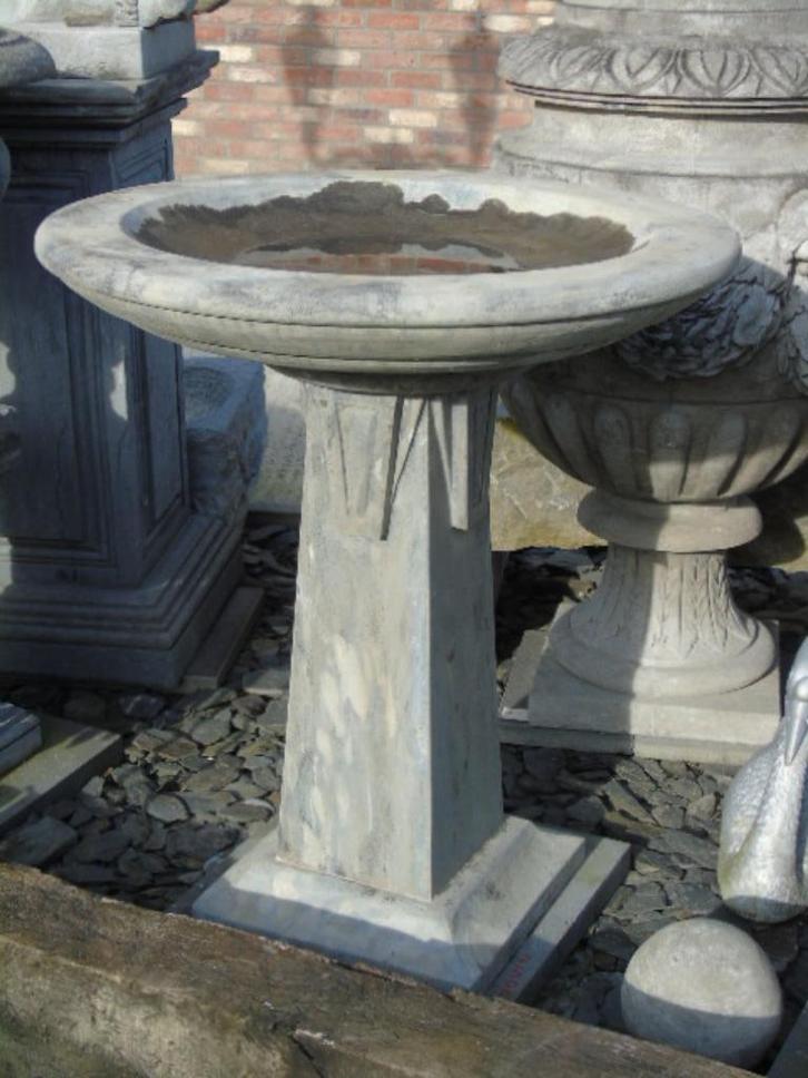 vogelbad in blauwe steen te voet, grote diameter!, Tuin en Terras, Vogelhuisjes en Vogelbaden, Zo goed als nieuw, Ophalen of Verzenden