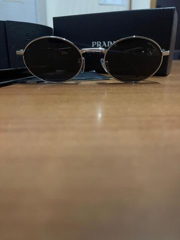 Occhiali da sole Prada beschikbaar voor biedingen
