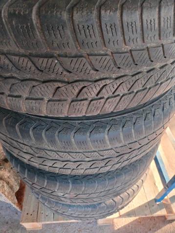Velgen met 215/65R16 banden beschikbaar voor biedingen