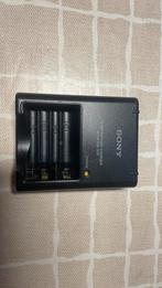 Sony batterijlader BC-CS2B, TV, Hi-fi & Vidéo, Batteries, Comme neuf, Enlèvement ou Envoi