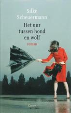 Het uur tussen hond en wolf / Silke Schuermann, Boeken, Romans, Ophalen of Verzenden, Zo goed als nieuw