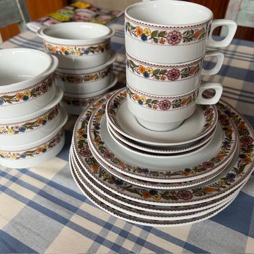 Vintage delen van koffie en eetservies in Porselein, Maison & Meubles, Cuisine | Vaisselle, Assiettes(s), Porcelaine, Enlèvement