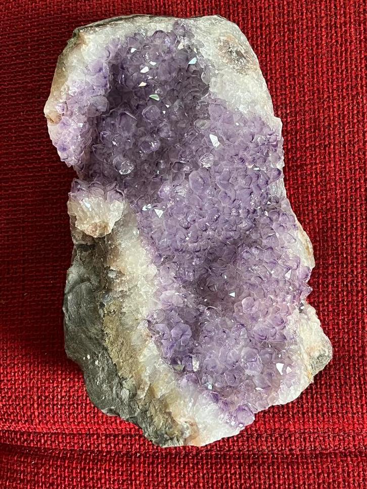 Grote Amethist geode 4,3kg, Verzamelen, Mineralen en Fossielen, Ophalen of Verzenden