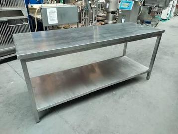 Inox tafel beschikbaar voor biedingen