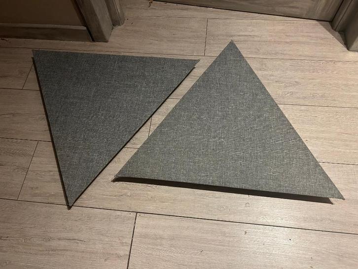 Primacoustic: 4 lichtgrijze driehoekige bastrap, Muziek en Instrumenten, Instrumenten | Onderdelen, Zo goed als nieuw, Overige instrumenten