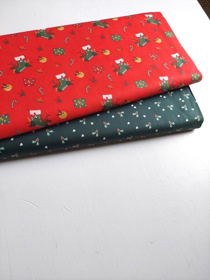 0,5 mètre de coton rouge + 0,5 mètre de coton Noël vert, Hobby & Loisirs créatifs, Tissus & Chiffons, Neuf, Coton, 120 cm ou plus