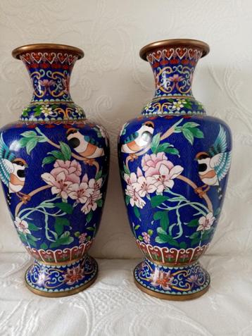 Paar Chinese cloisonnevazen van metaal/koper, jaren 70, 30 c beschikbaar voor biedingen