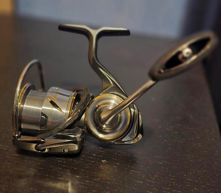 Daiwa LUVIAS LT3000-C, Sports nautiques & Bateaux, Pêche à la ligne | Poissons prédateurs, Comme neuf, Moulinet, Enlèvement
