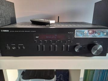 Yamaha MusicCast R-N303D + afstandsbediening beschikbaar voor biedingen
