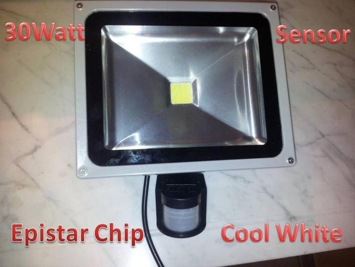 LED schijnwerper Flood Light 30W+sensor- cool white, Jardin & Terrasse, Éclairage extérieur, Neuf, Autres types, Aluminium, Moins de 50 watts