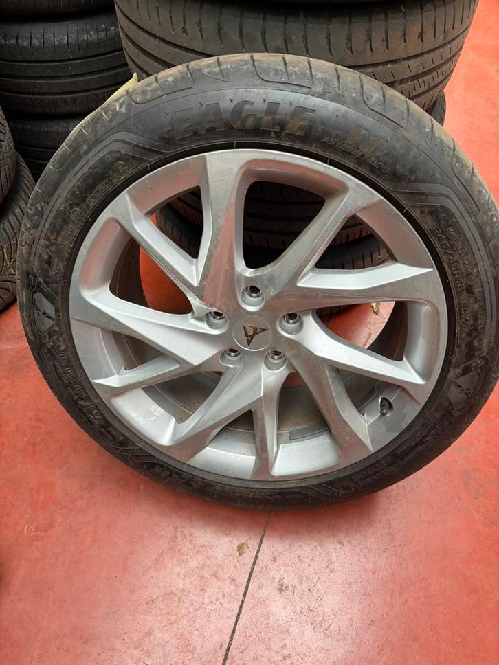 Jantes 5x112 origine cupra avec pneu le tout comme neuf!!, Autos : Pièces & Accessoires, Pneus & Jantes, Pneus et Jantes, Pneus été