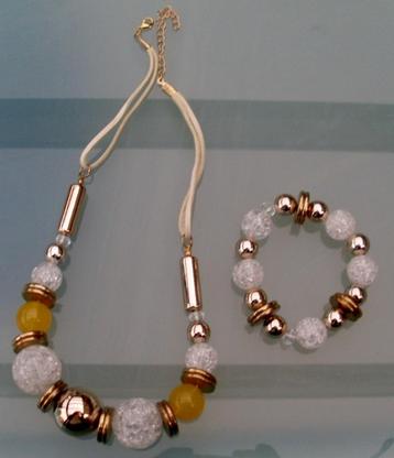 Leuke halsketting en armband beschikbaar voor biedingen