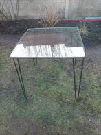 Vierkanten glazen tafel met metalen poten, Huis en Inrichting, Tafels | Eettafels, Ophalen, Gebruikt, 50 tot 100 cm, Vierkant