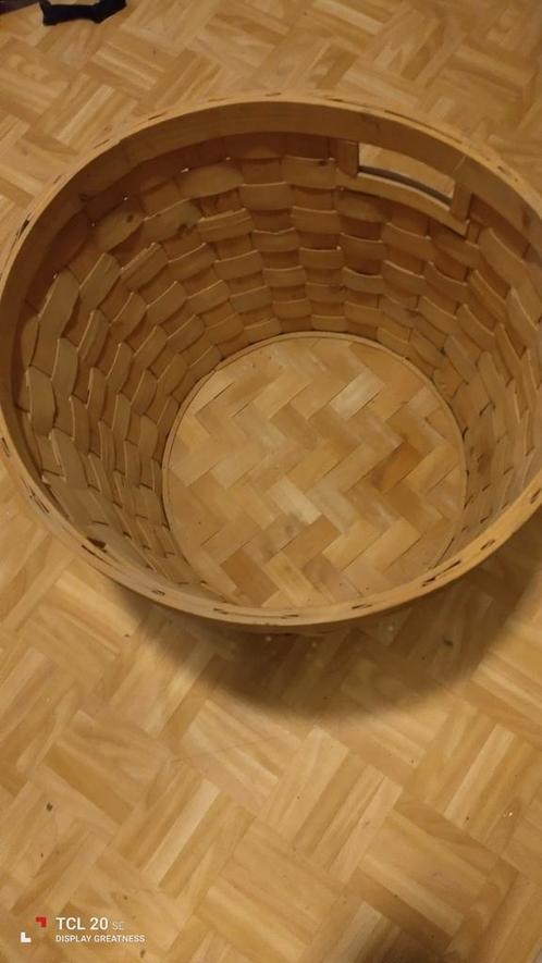 Joli Grand panier tressé bois naturel fait main., Huis en Inrichting, Woonaccessoires | Schalen en Manden, Gebruikt, Mand, Hout