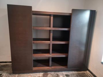 Kast in perfecte staat 201,5x48,5x 167H beschikbaar voor biedingen