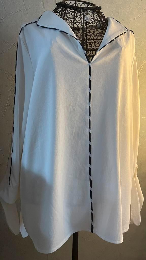 Caroline Biss 38 Nieuw knappe blouse met details, Kleding | Dames, Blouses en Tunieken, Nieuw, Maat 38/40 (M), Wit, Ophalen of Verzenden