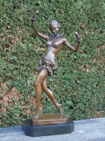 femme en bronze qui danse sur socle signé, Enlèvement, Bronze