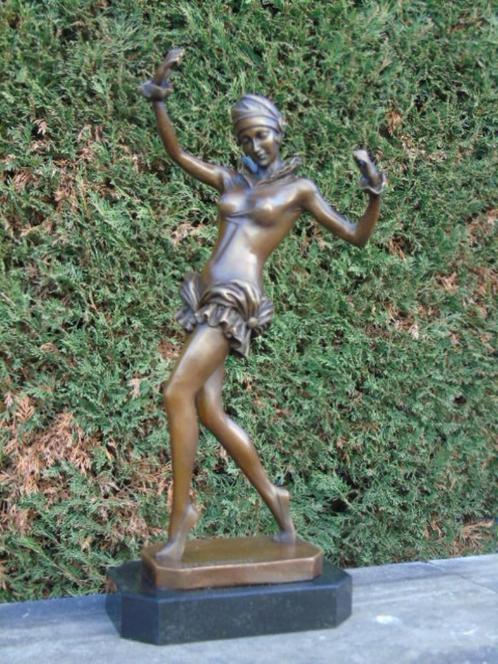 Vrouw in brons dansend op een sokkel gesigneerd, Antiek en Kunst, Antiek | Brons en Koper, Brons, Ophalen