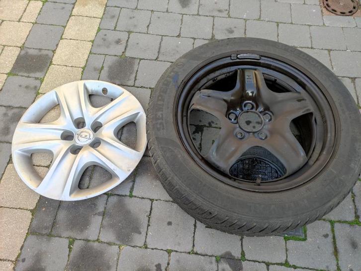 Set winterbanden op velg 215/55 R17 (4 stuks-Opel Insignia), Auto-onderdelen, Banden en Velgen, Banden en Velgen, Winterbanden