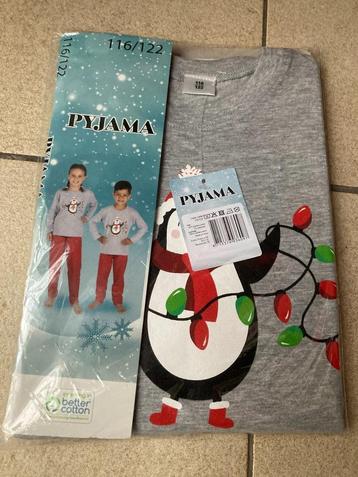 Nieuwe grijze kerstpyjama - Maat 116 / 122 beschikbaar voor biedingen