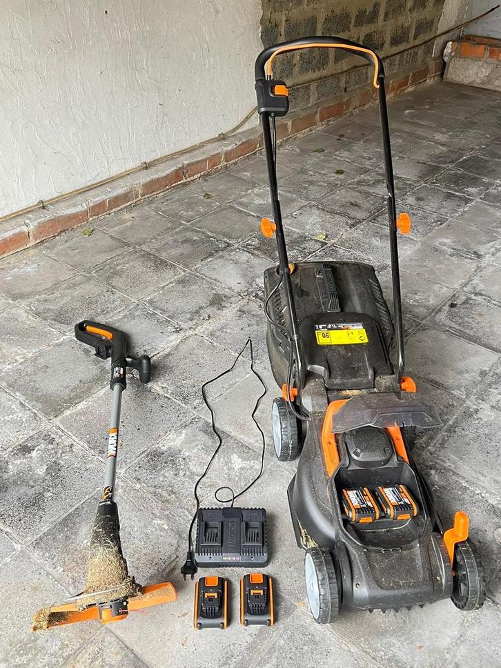 Grasmaaier worx 4x baterijen, Tuin en Terras, Grasmaaiers, Zo goed als nieuw, Accu-grasmaaier, 30 t/m 39 cm, Cirkelmaaier, Opvangbak